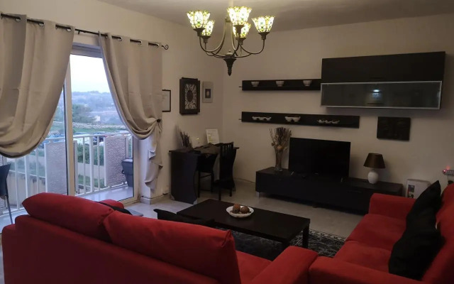 Village Corner 3 bedroom apartment with garage