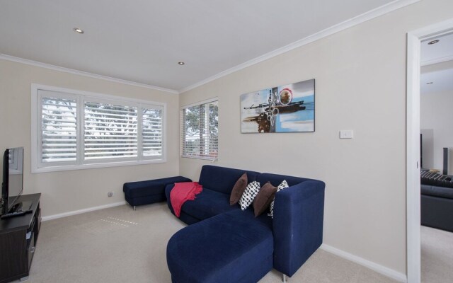 Beach and Bay, 121 Shoal Bay Road