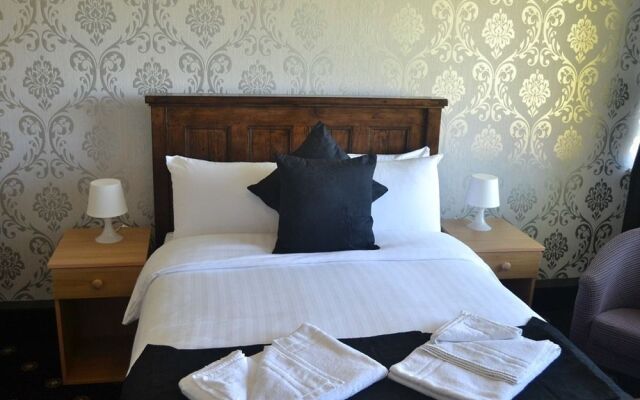 Knowesgate Inn