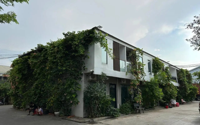 Mango Hotel