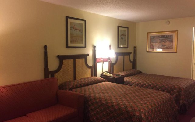 Maple Leaf Inn & Suites