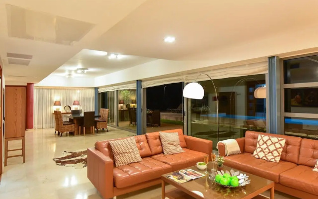 Villa With Private Pool in the Golf Resort