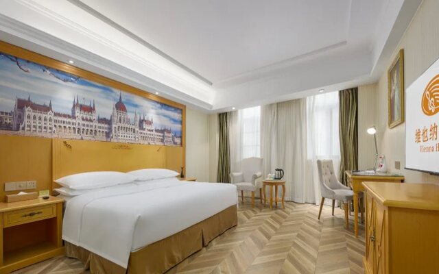 Vienna Hotel (Nanjing Wende Road Metro Station Yanchuang Park)