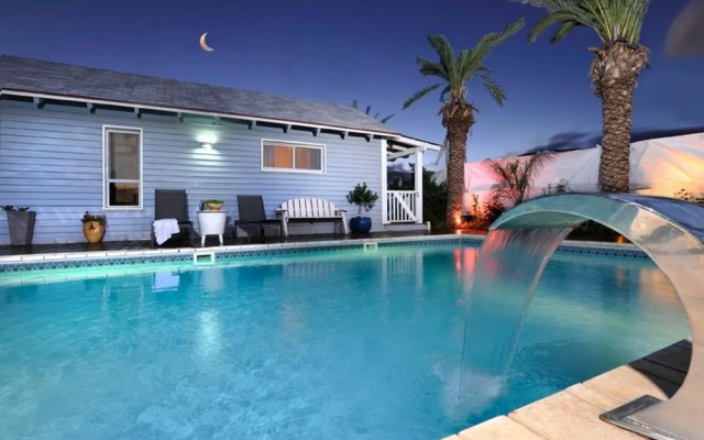 Hen Chalet & Suites in Had Nes