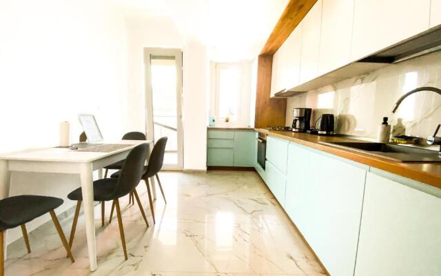 Serene Ambiance 1 BR Apartment with private parking and terrace