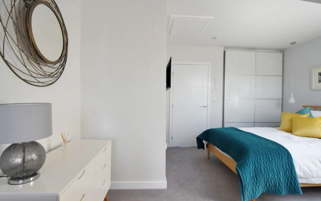 3 Grove Mews