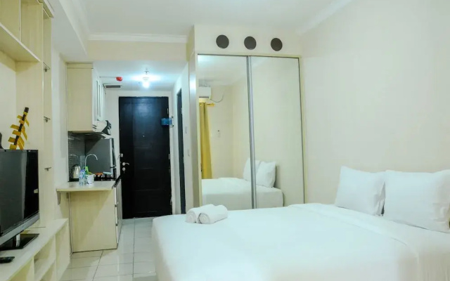 Simply Studio Room at Grand Serpong Apartment By Travelio