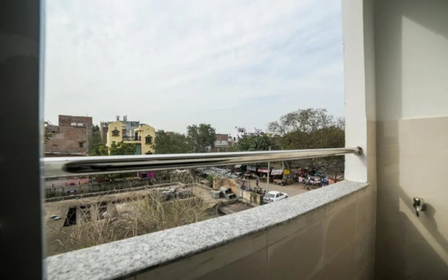 Royal Town Paschim Vihar By OYO Rooms