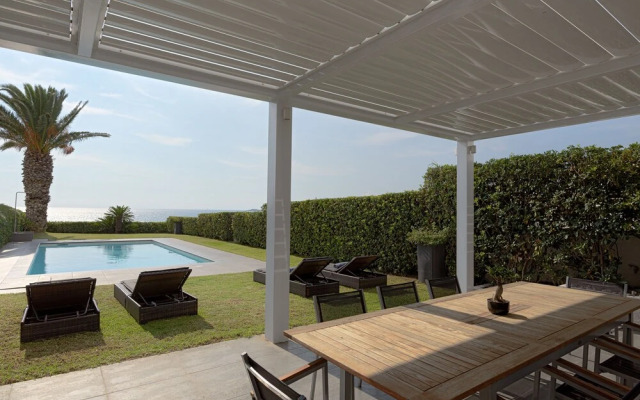 Luxurious Beachfront Villa Maira