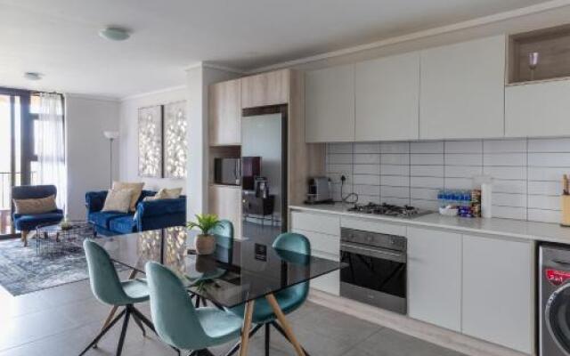 Blou Inn - Century City