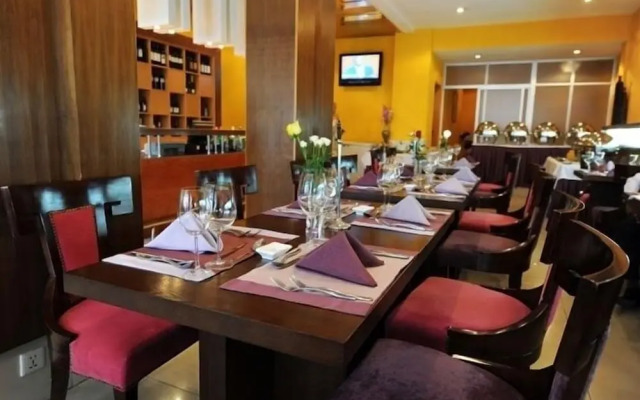 Ritz Roma Huambo