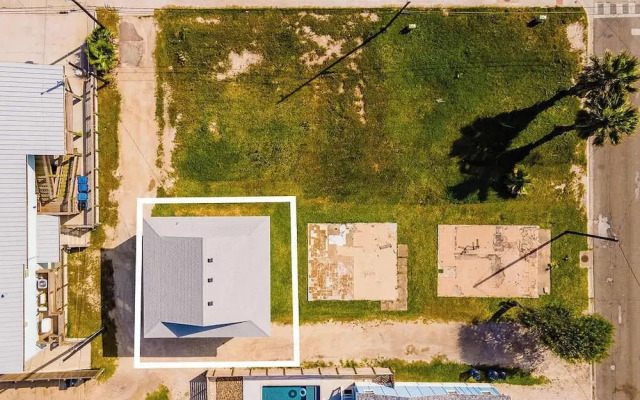 Tranquil Turquoise: Pet Friendly