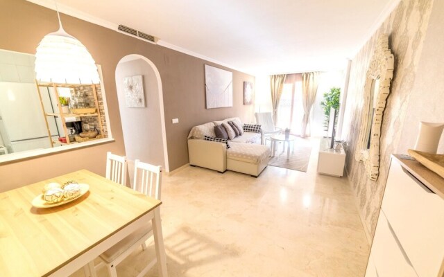 Apartment With 2 Bedrooms in Benalmádena, With Wonderful Mountain View