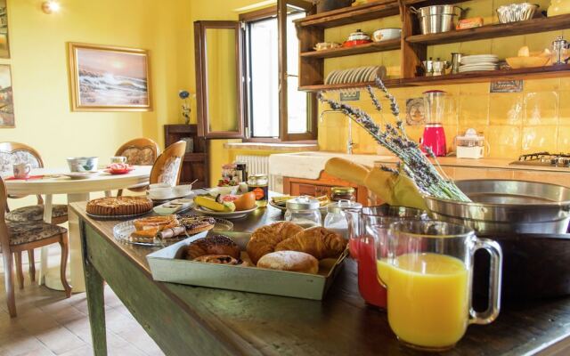 Cushy Apartment With Swimming Pool, Garden,fireplace,parking