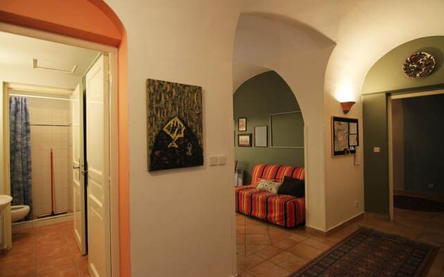 Rustic Ground Floor Apartment in Mala Strana