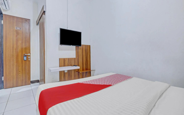 OYO 90426 Near Mall Ciputra 2