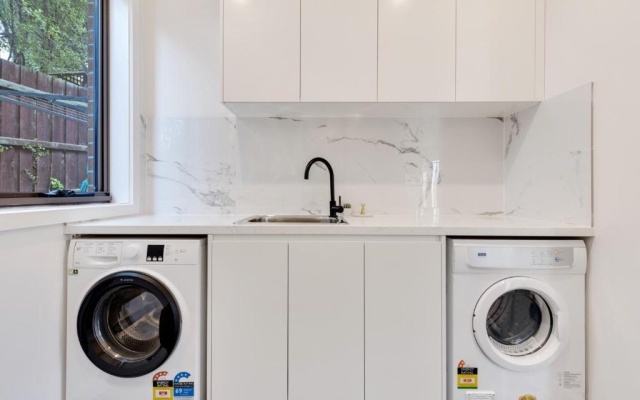 Kozyguru Melbourne Deakin University Close By 3 Bed Family House Vvs005 – Kitchen – Melbourne
