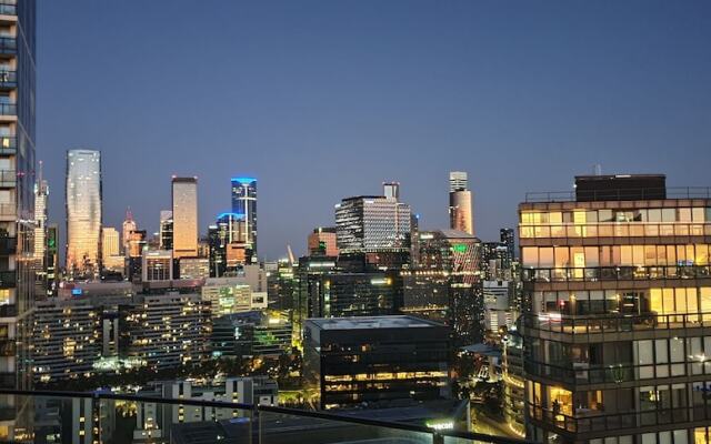 Wyndel Apartments Riverside on Collins