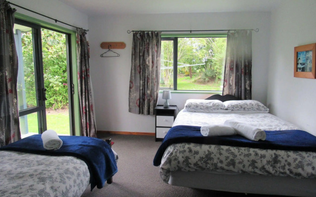 The White Elephant Accommodation - Hostel