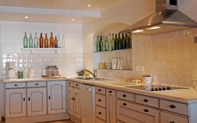 Villa With Private Beach - Villa Lou Cade