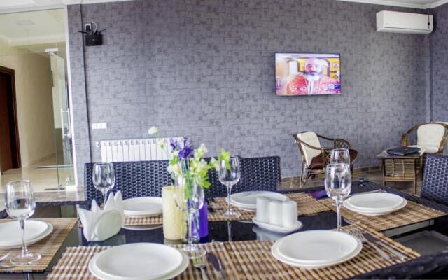 Hotel Holiday House Batumi