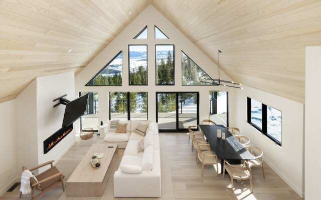 Mountain Vista 3 Bedroom Chalet by RedAwning