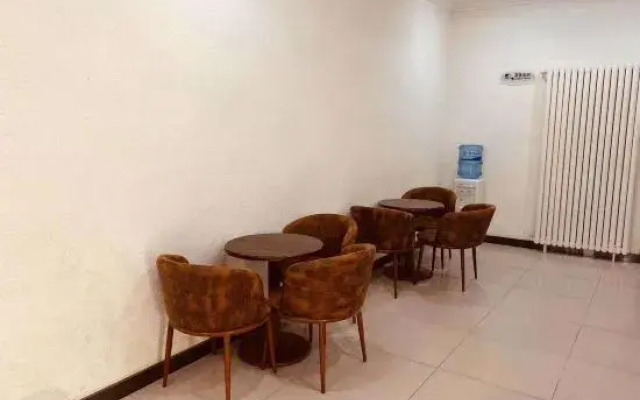 Homeinn Ease Hotel (Beijing Capital Gymnasium Baishiqiao South Subway Station)