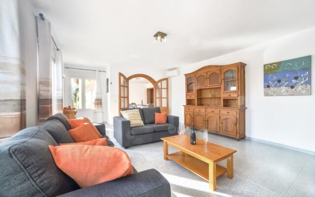 Villa - 4 Bedrooms with Pool and WiFi - 104984