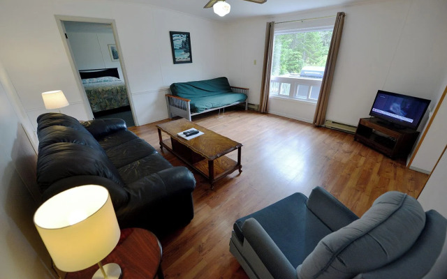 Sea Breeze Cottages & Motel