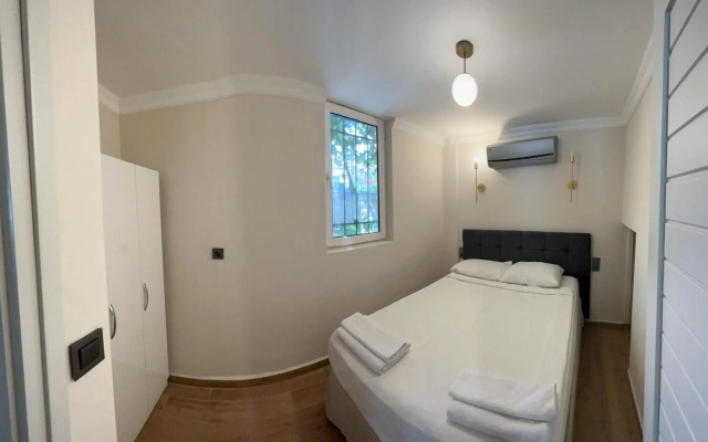 Moonshine Hotel & Suites