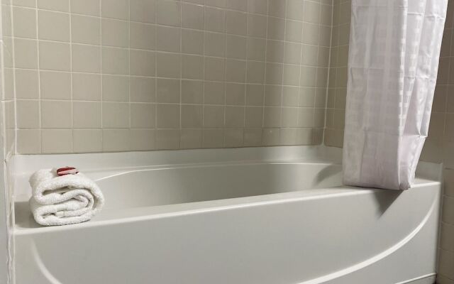 Ramada by Wyndham Windsor Locks