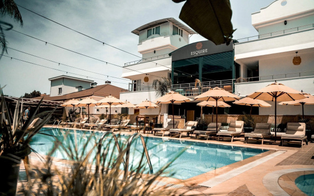 Esquire Hotel & Lounge