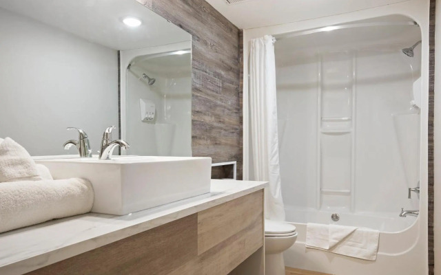 Highliner Hotel & Conference Centre