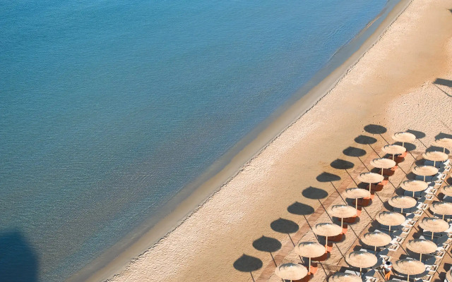 Golden Milos Beach House by Domotel
