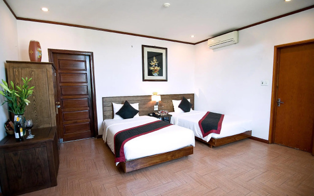 City Bay Hotel