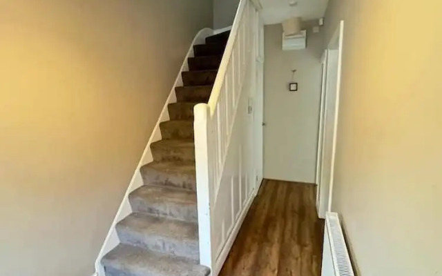 Cosy 3-bed House in Birmingham With Free Parking