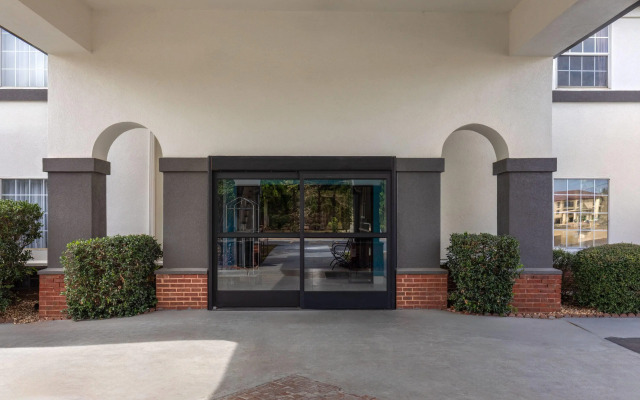 Days Inn by Wyndham Lincoln