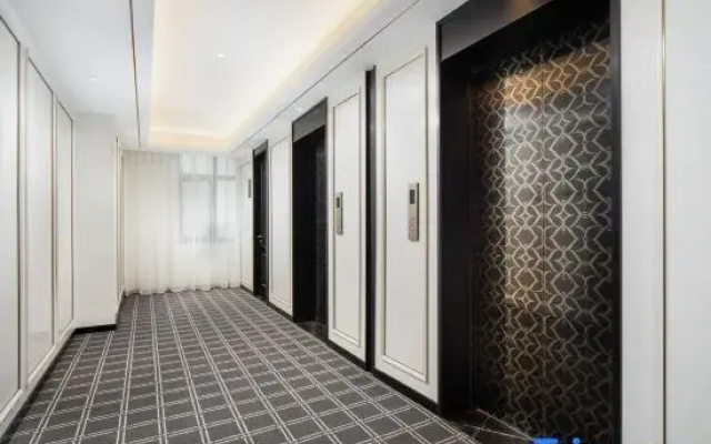 XANA Deluxe Bazhou Shengfang High speed Railway Station Hotel