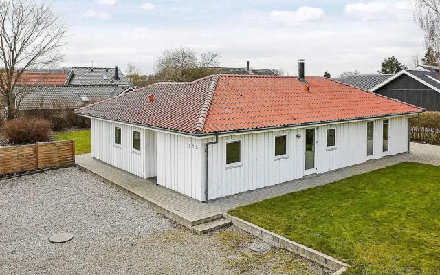 8 Person Holiday Home in Juelsminde-by Traum