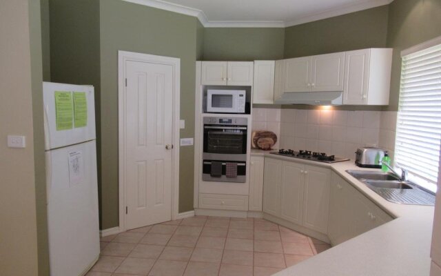 Albany Holiday House