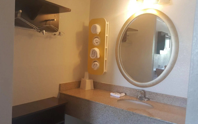 Motel 6 Columbus, OH - OSU