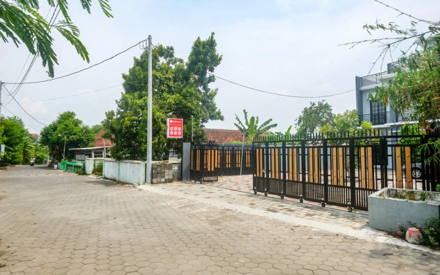 Reddoorz @ Griya Athaya Maguwoharjo Yogyakarta