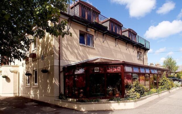 Ooters at The Mariner