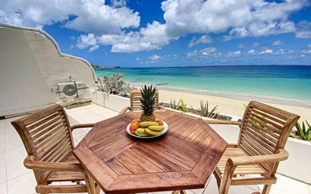 Paradis Caraibes 1, feet in the water in Grand Case