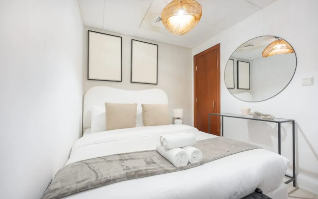 Prime 2BR Near Marina Mall Tram