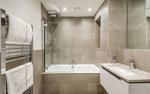 Designer Townhouse with Panoramic River Views
