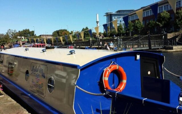 Houseboat Hotels