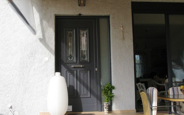 Navarino - A Breath Away From The Beach