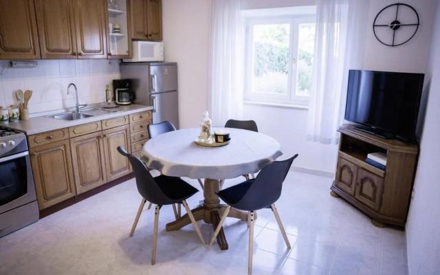 Roža in Sveti Bartol (Haus für 2-3 Personen)