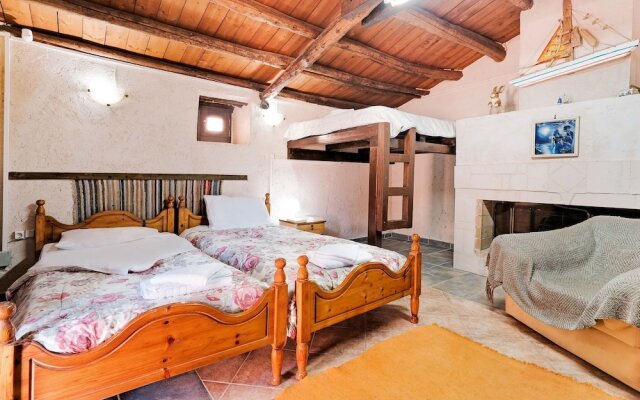 Quaint Holiday Home in Volimes Near Navagio Beach